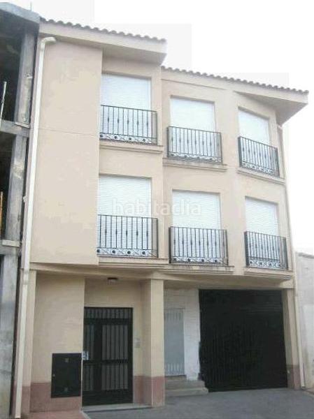 Foto dc067ba6-181a-49ae-a144-933a1379c150. Aparcament cotxe a Camarena