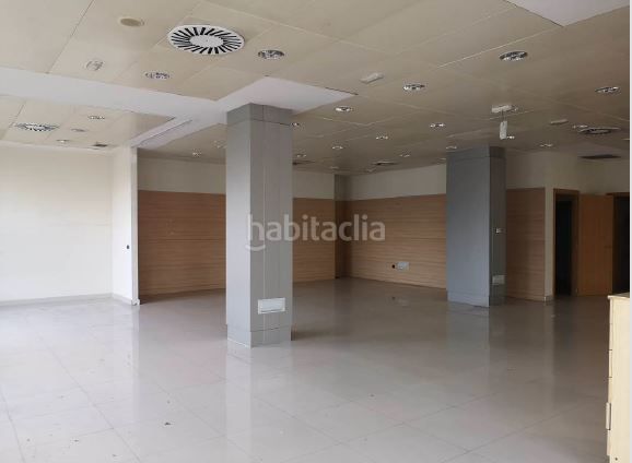 Foto d9716c9c-8548-4f2e-9746-3f3e1d88d07a. Local comercial a Centro Ciudad Paterna