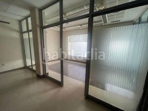 Foto 2be0d8c6-d42a-48e4-ba26-f6f07ba2a8d9. Local comercial en Dosbarrios