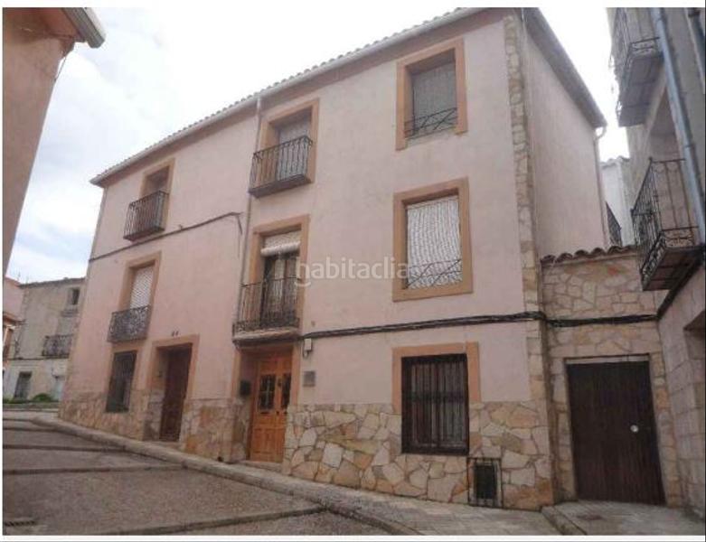 Foto c2382cd3-e69b-41c7-a095-1e87edff8d89. Piso en Priego