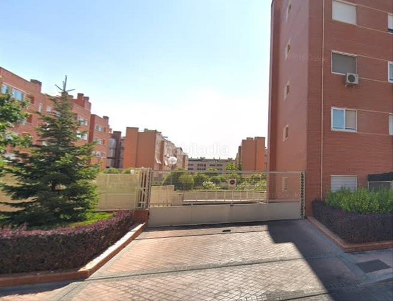 Foto 1c8ef9c2-abcd-4619-9f1f-f7941b29e3f3. Parking coche en Parla este Parla