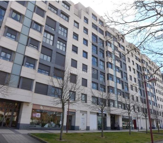 Foto f134ca20-2037-4a79-b1fc-bb105b24e858. Local comercial en La Farola Valladolid