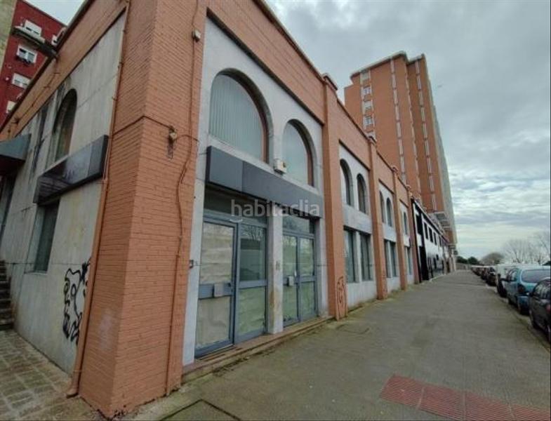 Foto 99addbe5-3a32-47a1-9de8-e33c95f51206. Local comercial en Los Castros Santander