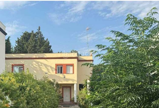 Foto 563229f8-bf6e-4948-915f-ab3fae5a3db1. Casa a Úbeda