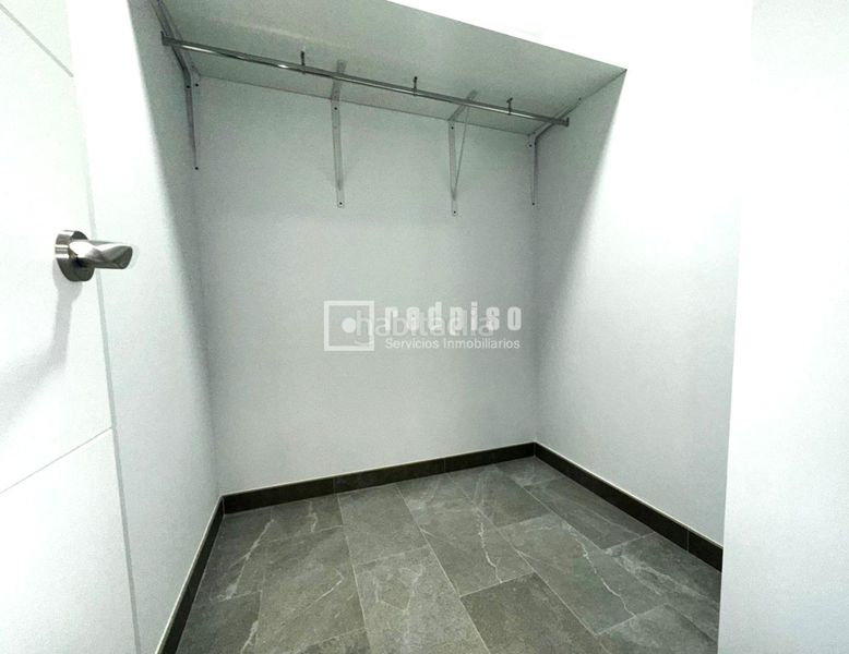 Foto 2d83f517-ba9c-4985-83c0-af0335f484f0. Local comercial a Aluche Madrid