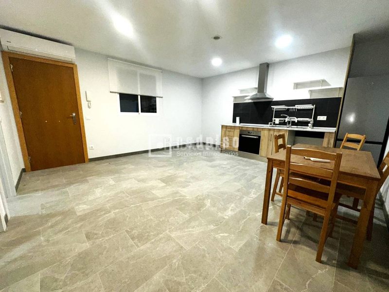 Foto 33ff2a54-0ab6-44f5-8f8a-6e42407d2988. Local comercial a Aluche Madrid