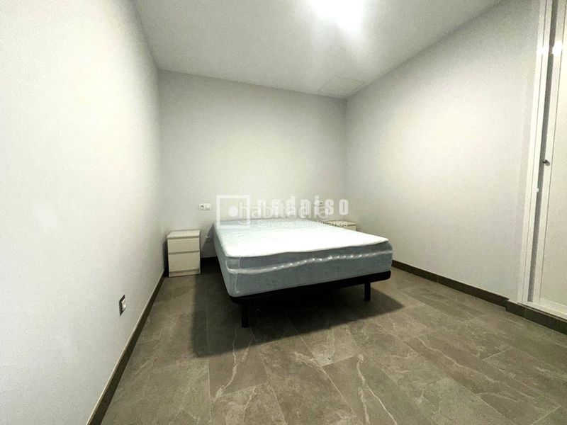 Foto 7ca96c36-df42-4ae4-aa2a-c11521192d7b. Local comercial a Aluche Madrid