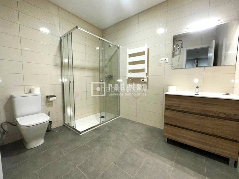 Foto 9f611e5c-2dec-4ea8-bd8c-109066dcf328. Local comercial a Aluche Madrid