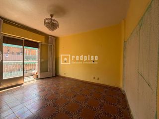 Appartamento  De ampelido. Luminoso piso con 3 dormitorios, con gran potencial de reforma e