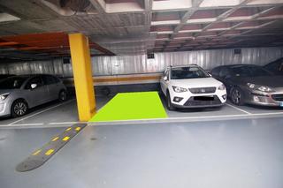 Autoparkplatz in Llefi. Plaza de garaje para coche grande  fcil acceso