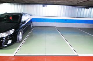 Location Parking voiture à Llefià. Garaje en alquiler junto doctor bassols