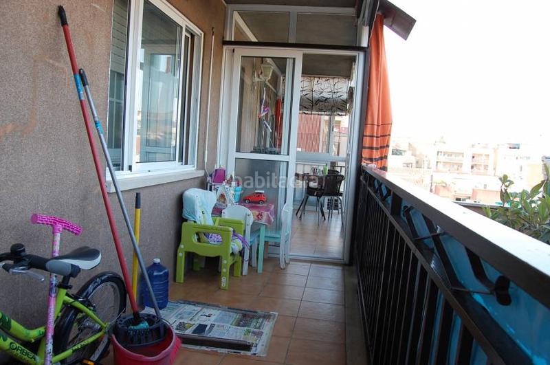 Foto 175ddee4-9dbf-4f3c-b872-58c699af854c. Piso estupendo piso con terraza 70 m2 en Santa Rosa Santa Coloma de Gramenet