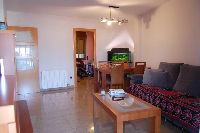 Foto 2adf41b3-2aaf-477c-ab77-9554ccd83cfd. Piso estupendo piso con terraza 70 m2 en Santa Rosa Santa Coloma de Gramenet