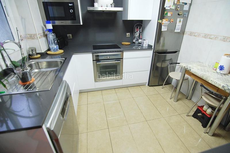 Foto 7e2886cc-3d92-46dd-b92f-ca5ff002ffb4. Piso estupendo piso con terraza 70 m2 en Santa Rosa Santa Coloma de Gramenet