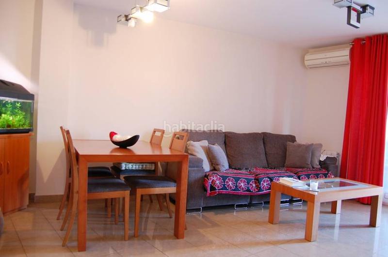 Foto c986cd61-08c5-4186-94a1-15897d7ac35e. Piso estupendo piso con terraza 70 m2 en Santa Rosa Santa Coloma de Gramenet
