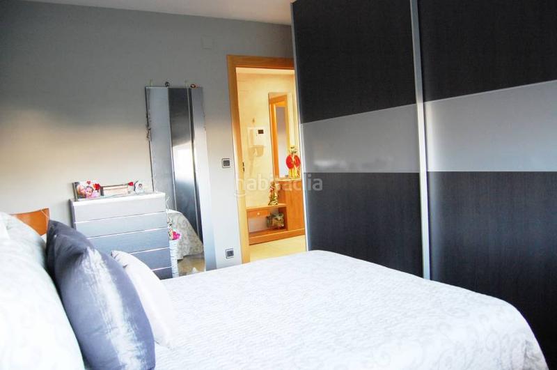 Foto eff61466-daf6-4875-8358-6b6aa37c77a2. Piso estupendo piso con terraza 70 m2 en Santa Rosa Santa Coloma de Gramenet