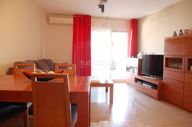 Foto f535a6da-d28e-4409-aea3-13e5c8eaeee0. Piso estupendo piso con terraza 70 m2 en Santa Rosa Santa Coloma de Gramenet