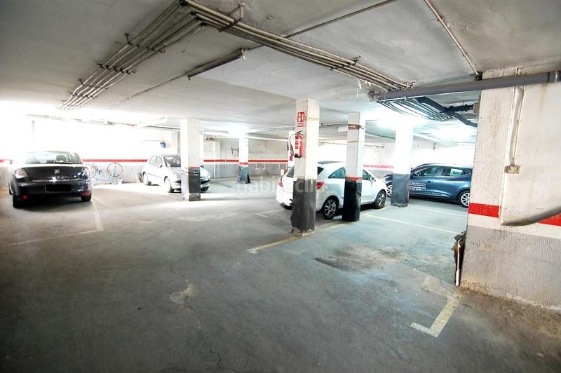 Foto 601899f4-78e9-4b20-b1f5-dad7354667b1. Alquiler parking coche plaza garaje coche mediano en Badalona