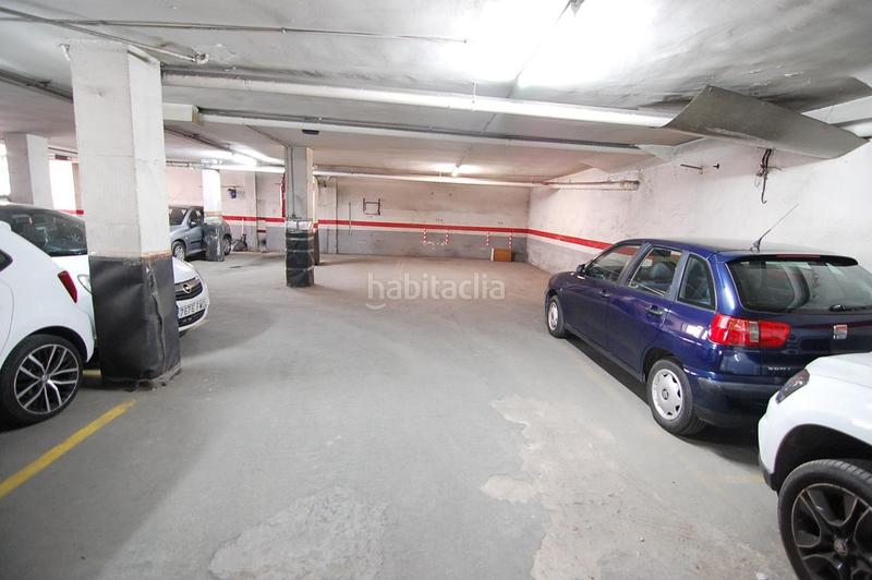 Foto bdb9262b-7f38-450a-9aa8-356d1b9bb029. Alquiler parking coche plaza garaje coche mediano en Badalona