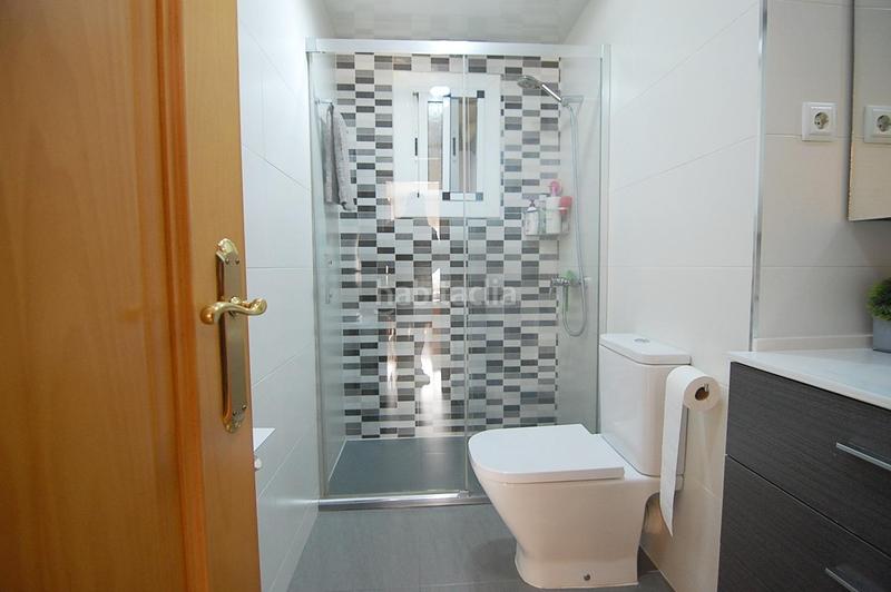 Foto 172de3d1-b5c2-470f-9ca1-5e7016cbefdb. Pis a Llefià Badalona