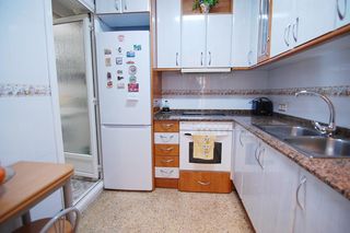 Etagenwohnung in Llefià. Acogedor piso reformado en la salut  no cobramos honorarios al c