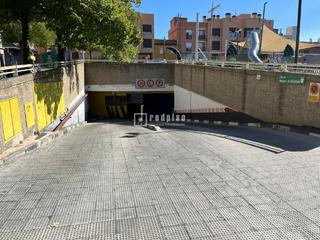 Aparcament cotxe a Ramón fernández guisasola 26