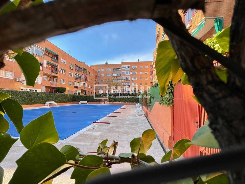 Foto 8992bc1b-c862-4bbf-a893-8dd773f5268f. Pis amb calefacció piscina a Ensanche Alcobendas