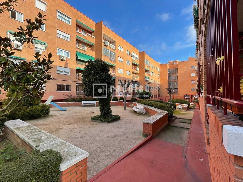 Foto b5fcf5e3-28c8-4b9d-8e5c-1d08d0d3a6d7. Pis amb calefacció piscina a Ensanche Alcobendas