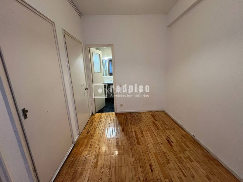 Foto f9404b8f-d6d6-473d-bf8b-b3a4c5eb3368. Pis amb calefacció aparcament a Almagro Madrid