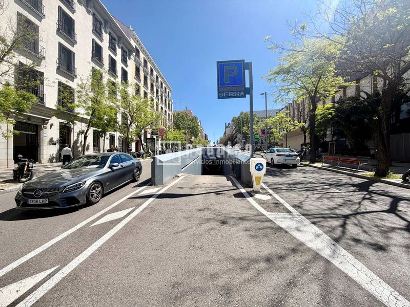 Foto 48ce3d9e-fcea-4451-a70f-7691c94b2f51. Aparcament cotxe a Recoletos Madrid