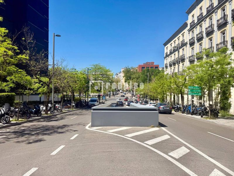 Foto 8f4c1ca3-d666-4297-9a9b-34bea0e9a064. Aparcament cotxe a Recoletos Madrid