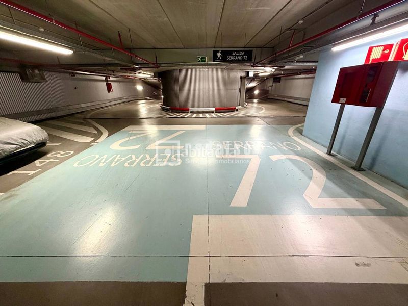 Foto aee44829-1b6d-417e-9091-97ea7cc96be5. Aparcament cotxe a Recoletos Madrid