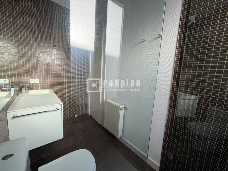 Foto a2da8a27-b025-4235-9246-0b05be8f2c29. Lloguer àtic amb calefacció a Jerónimos Madrid