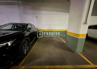 Miete Autoparkplatz in Del doctor esquerdo 102. Alquiler de garaje coche grande calle doctor esquerdo