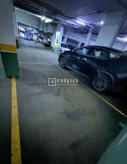 Miete Autoparkplatz in Del doctor esquerdo 102. Alquiler de garaje coche grande calle doctor esquerdo