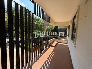 Rent Flat  De la reina cristina. Redpiso niño jesús  jerónimos alquila espectacular vivienda exte