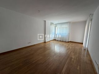 Rent Flat  De la reina cristina. Redpiso niño jesús  jerónimos alquila espectacular vivienda exte