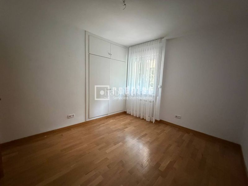 Foto 9e22e44e-dcd7-457c-af77-78f957872158. Rent flat in Jerónimos Madrid