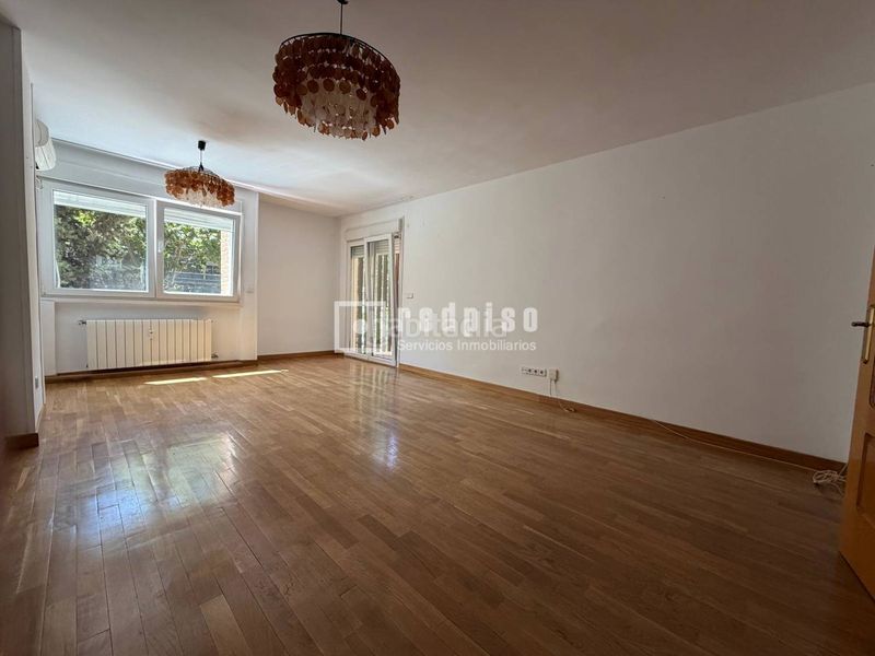 Foto ae30a133-cdcd-41a9-bfd7-dbdcacc5909e. Rent flat in Jerónimos Madrid
