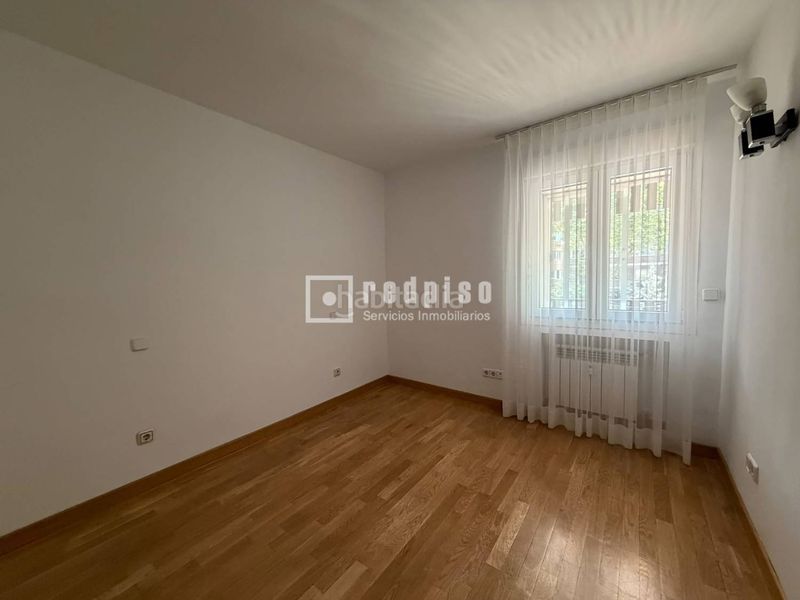Foto eb033117-fab9-4c59-9792-3debdd5581cb. Rent flat in Jerónimos Madrid