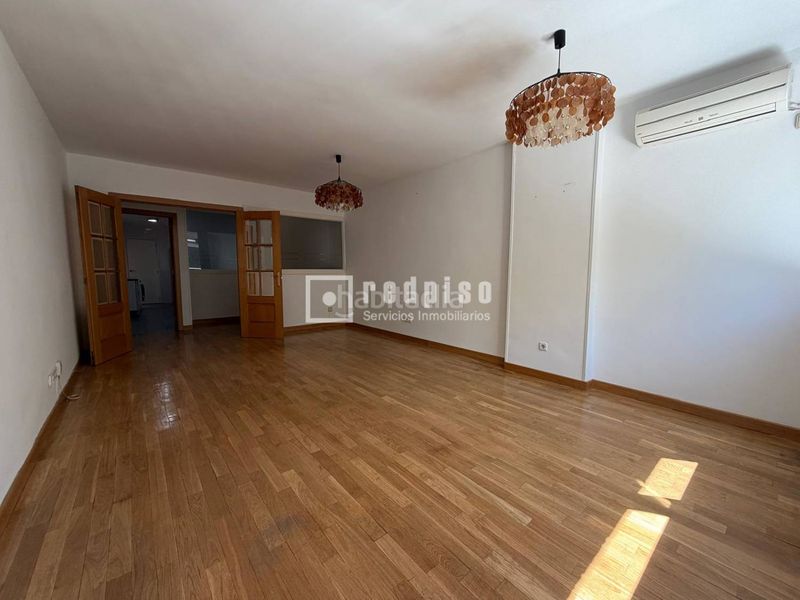 Foto ec0df4a4-4744-45c0-885e-cb88269311d5. Rent flat in Jerónimos Madrid