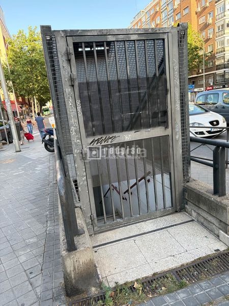 Foto 601f319e-0cbd-41b8-ac3d-0852c8067135. Aparcament cotxe a Niño Jesús Madrid