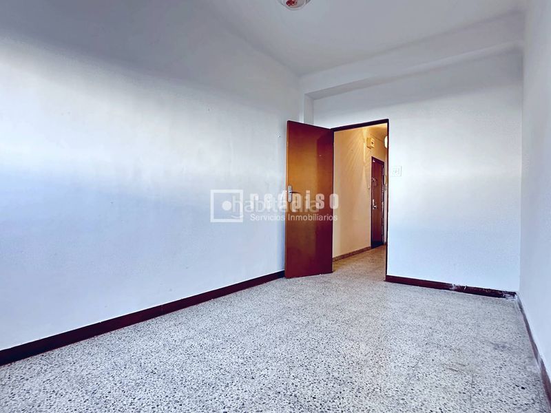 Foto 89ee848e-e99d-40a5-af21-8447c0e2d285. Piso en Canillejas Madrid