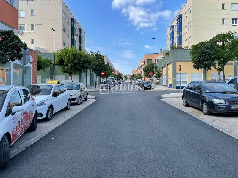 Foto d37f3708-f5ab-4b6e-8574-ca51f3a206e6. Autoparkplatz in Dehesa Vieja-Puente Cultural San Sebastián de los Reyes