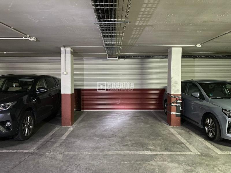 Foto dcd27b00-1bc8-4a56-a478-f63f542c36e0. Autoparkplatz in Dehesa Vieja-Puente Cultural San Sebastián de los Reyes