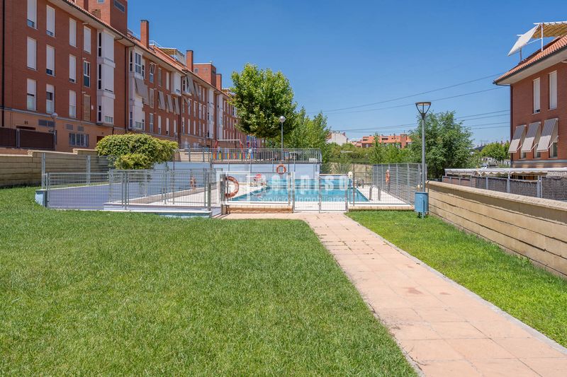 Foto 2980159f-0168-4325-a637-74e08db18c4b. Pis amb calefacció aparcament piscina a Las Castañeras - Bulevar Arroyomolinos