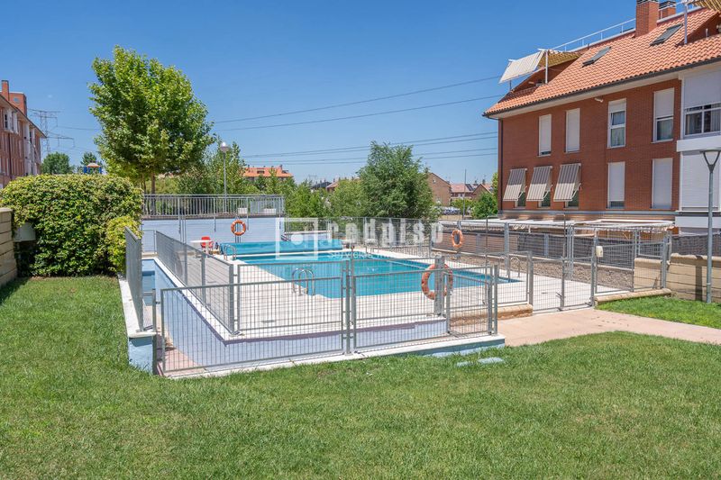 Foto 56954b47-a989-4645-aa88-1c95bc16d0b0. Pis amb calefacció aparcament piscina a Las Castañeras - Bulevar Arroyomolinos