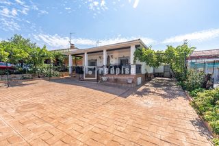 Xalet  De la constitución. Se vende fantastico chalet independiente en palomeque toledo