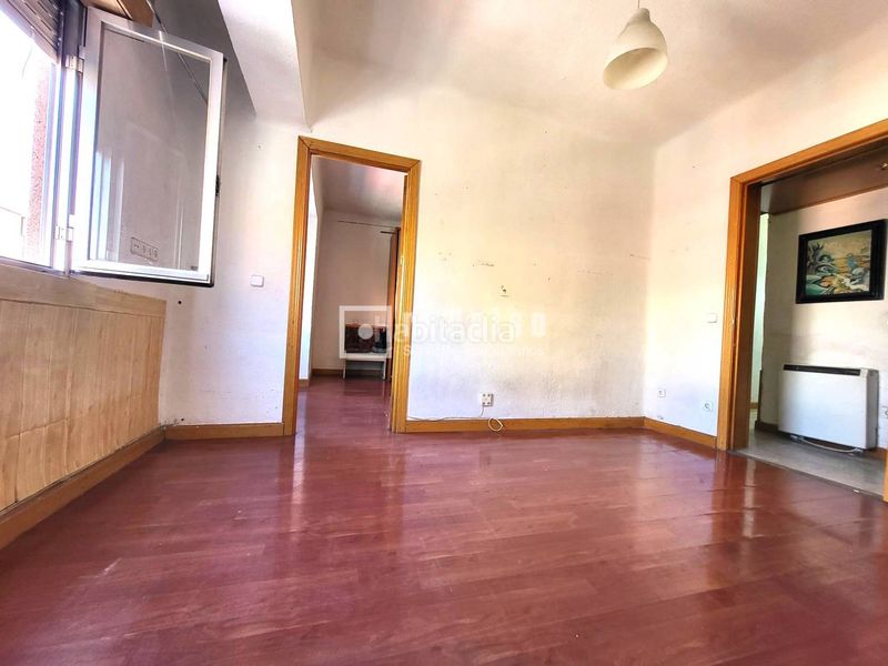 Foto e33cd9a3-7a47-49dd-b4c0-3fcfe7f516e5. Pis amb calefacció a Vista Alegre Madrid