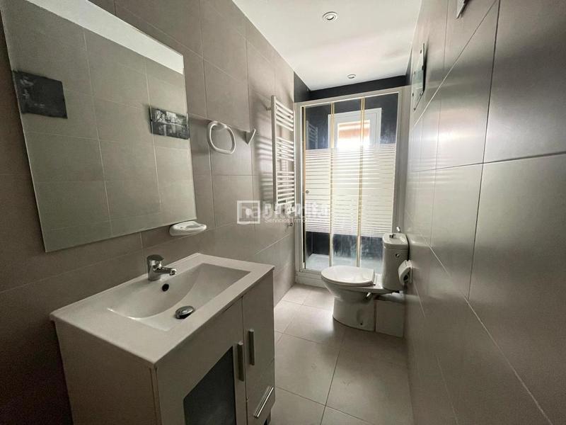 Foto df547e74-0d4a-4c0c-b6fc-fb1a0c13b04d. Piso redpiso zona oporto vende en Abrantes Madrid